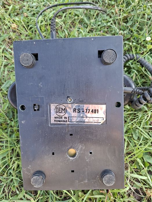 Vand 2 telefoane fixe vechi ,antice