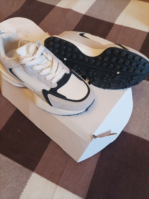 Кроссовки,новые,36 размер,5000тг