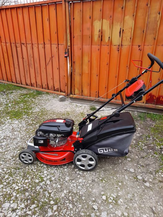 Бензинова самоходна косачка