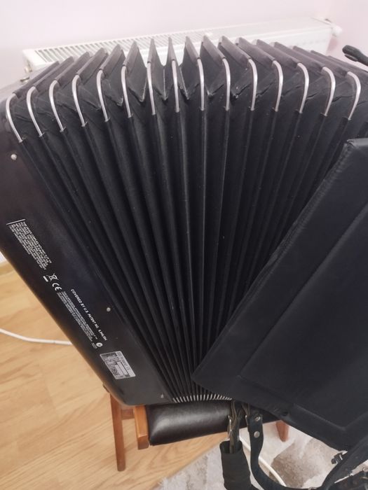 Acordeon Roland Fr7
