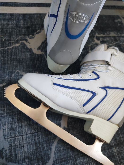 Продам фигурные коньки