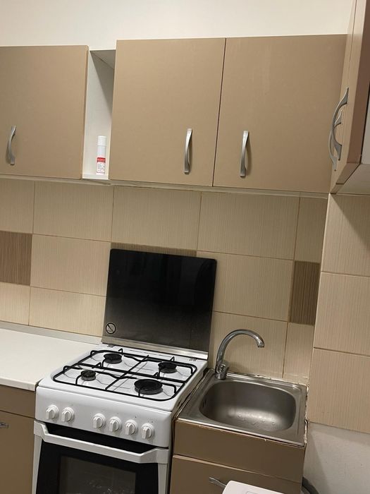 Închiriez garsoniera