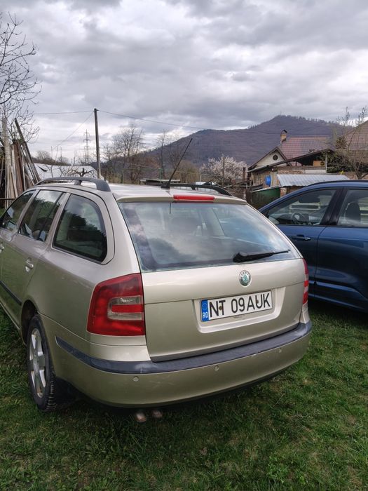 Vând Skoda Octavia 2005 sau schimb cu teren adaug diferența