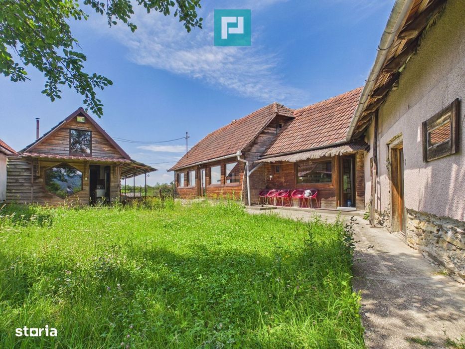Casă de vacanță cu 2 corpuri si view în Dulcele