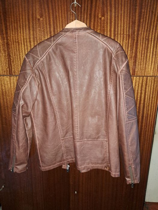 Продавам кожено яке
