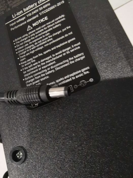 84V 5A Литиеви зарядни устройства