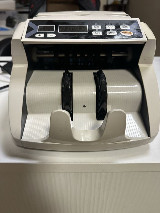 машина за броене на банкноти от серията “UV/MG money counter”.