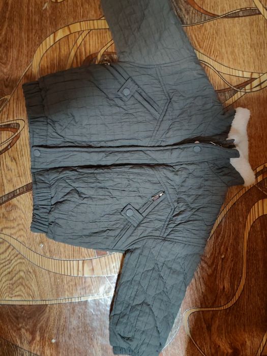 Продам детскую курточку