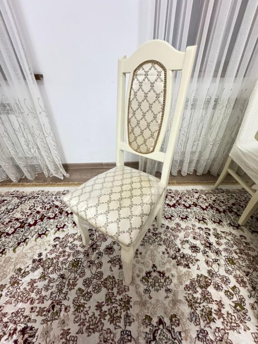 Продам стол со стульями, в хорошем состоянии