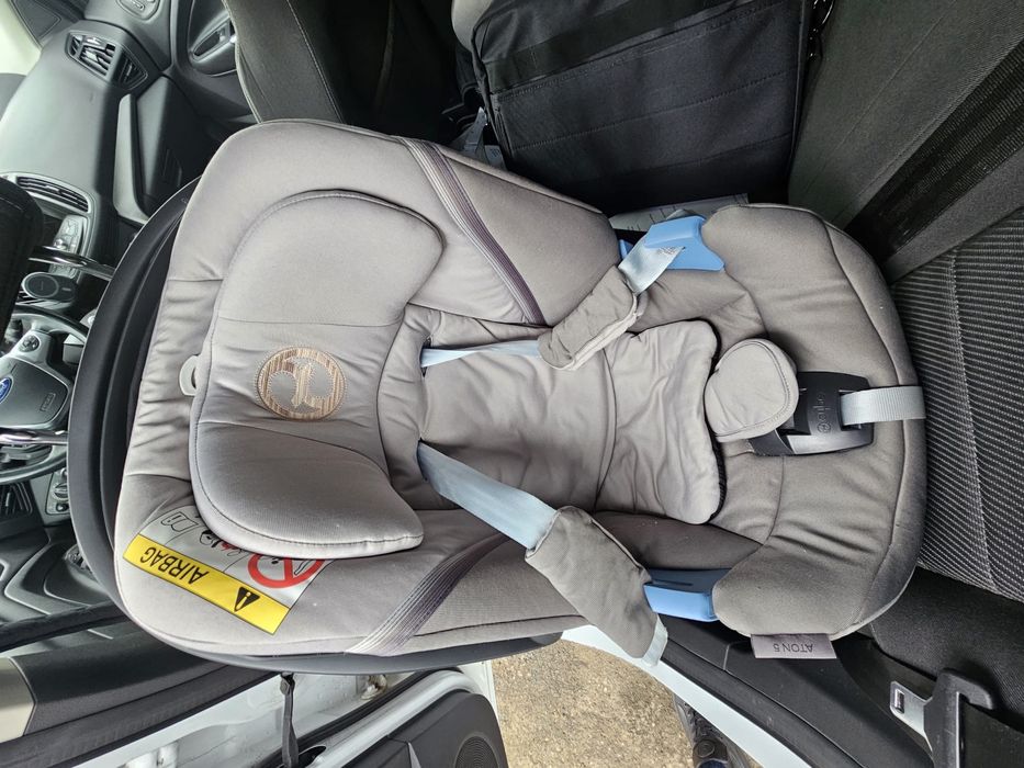 Scoica Cybex Aton 5 cu baza Isofix inclusa