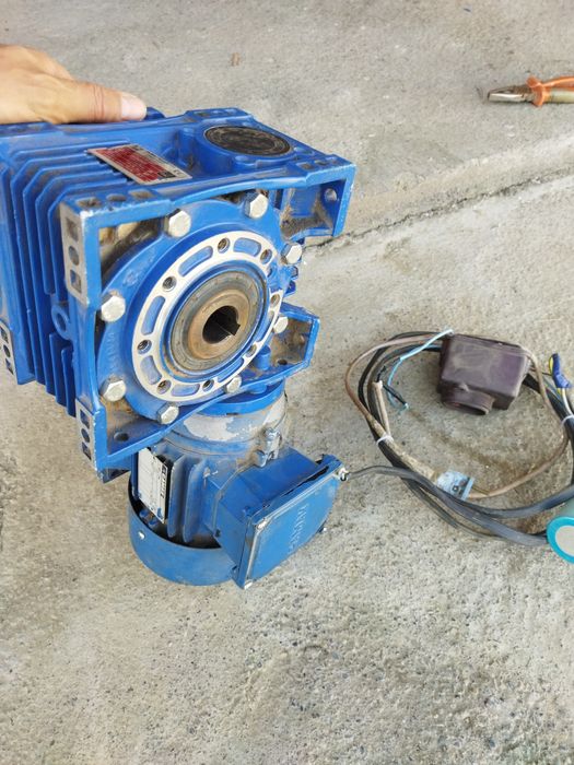 Электродвигатель. 300000₸.380/220w.