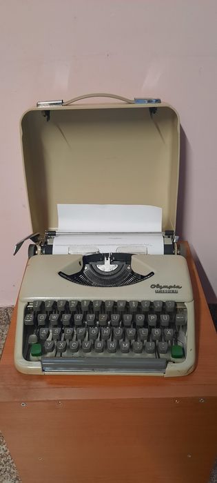 Mașină de scris Olympia Splendid 33