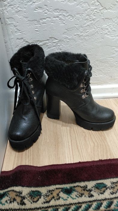 Продам осенние ботинки
