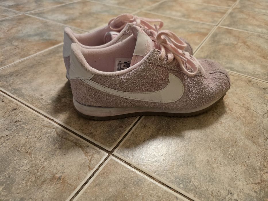 маратонки Nike  .