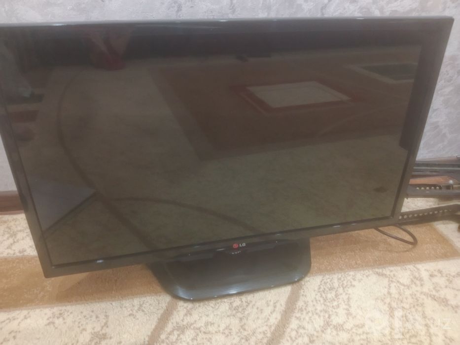 Телевизор LG 32" LED, пульт + родная подставка