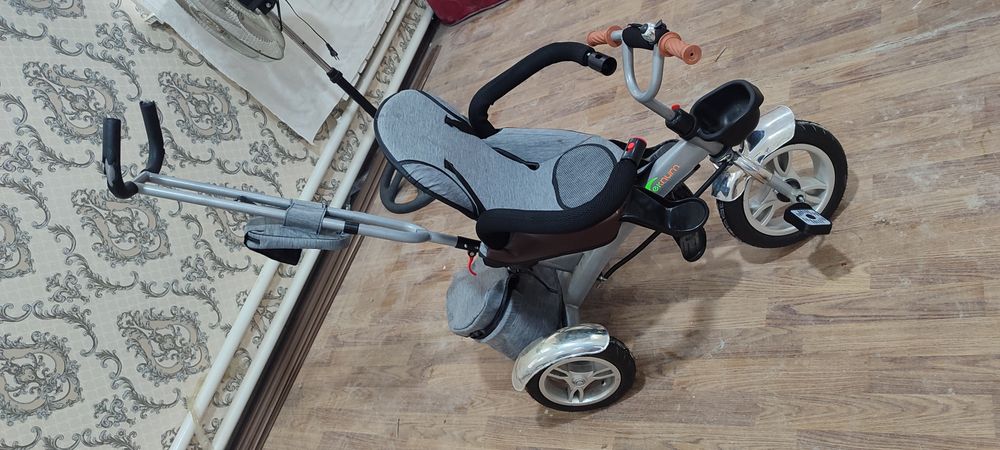 Детский велосипед с тростью