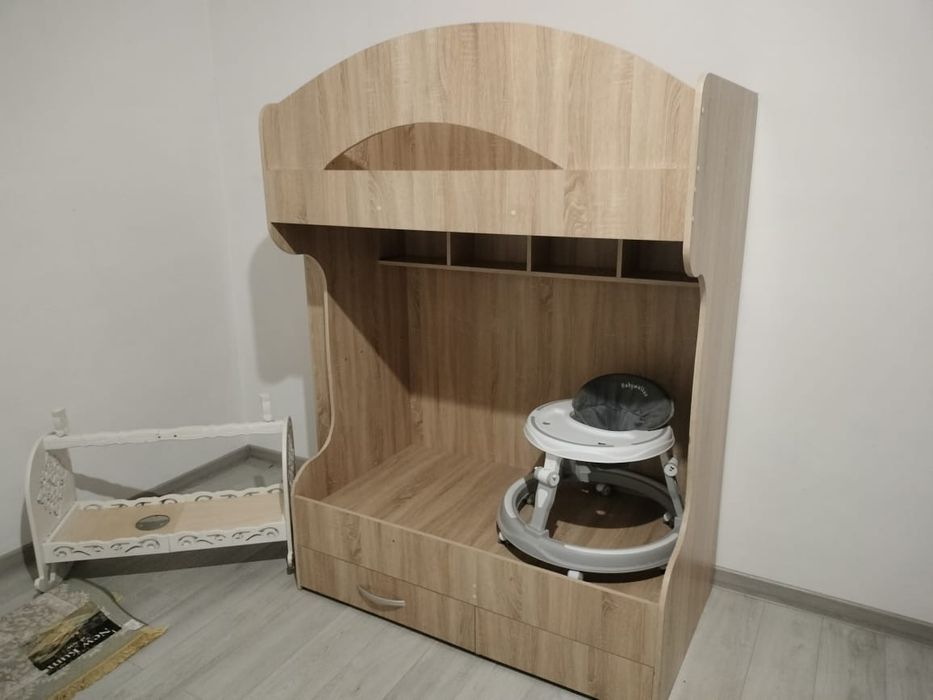 Кровать, бесик, и ходунок