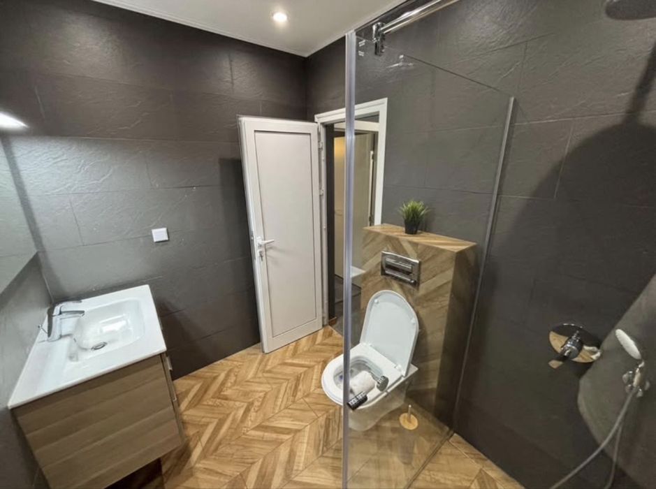 Дава се под наем Тристаен апартамент в София, Дружба 2 - 95 кв.м за 816 € - Снимка #2