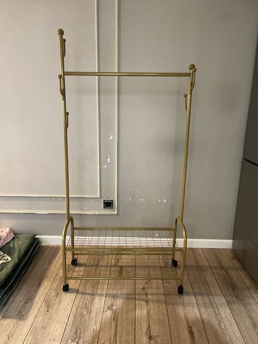 Вешалка наполный