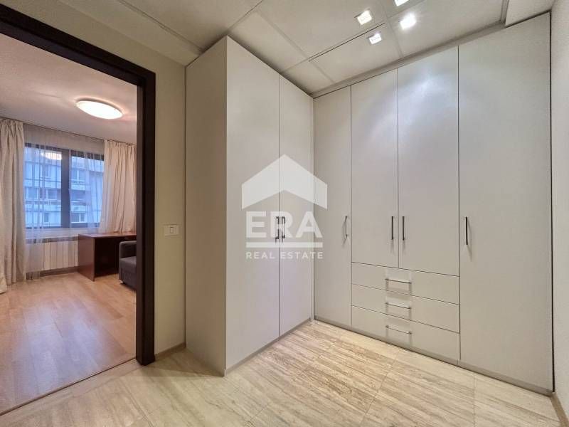 Дава се под наем Четиристаен апартамент в София, Лозенец - 158 кв.м за 2200 € - Снимка #9