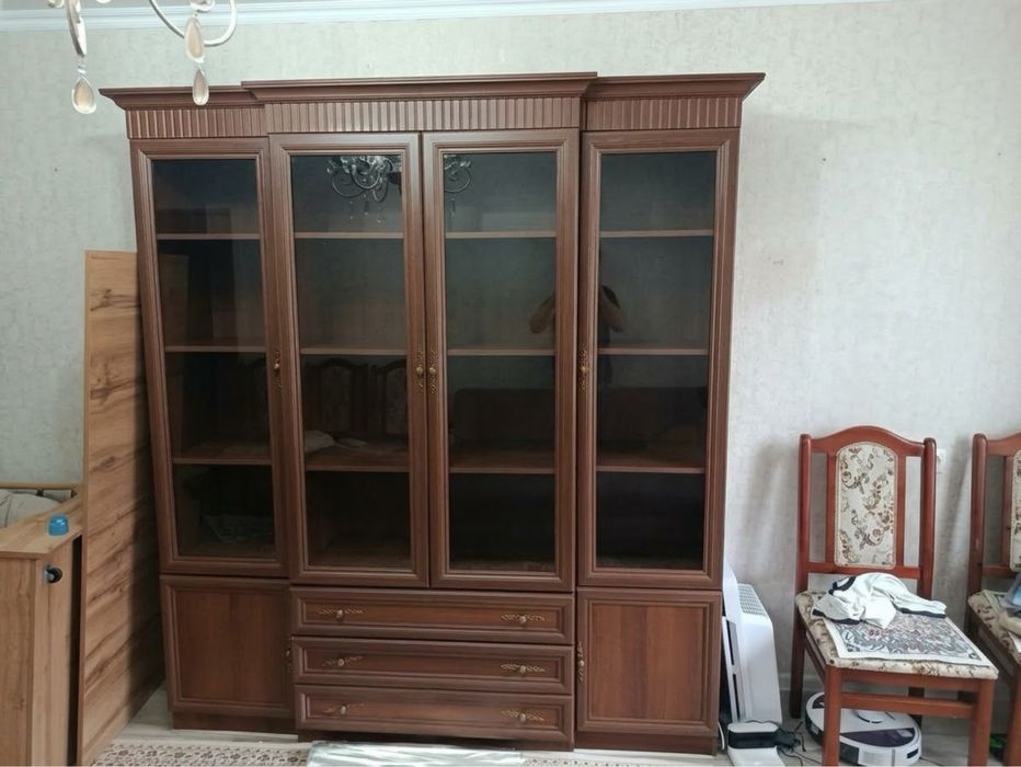 Шкаф витрина (сервант)