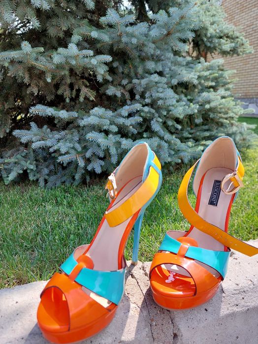 Босоножки BASKONI