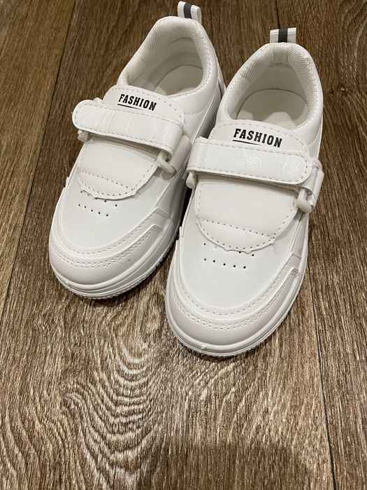 Кроссовки детские