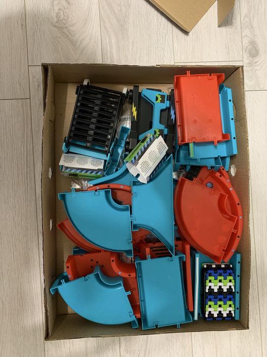 Doua circuite cu masini robotice Power Treads