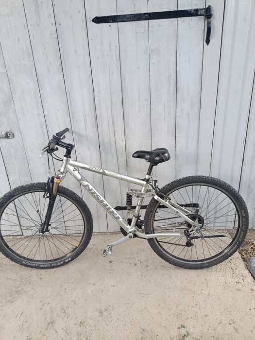 Vând bicicleta nishiki full suspensie