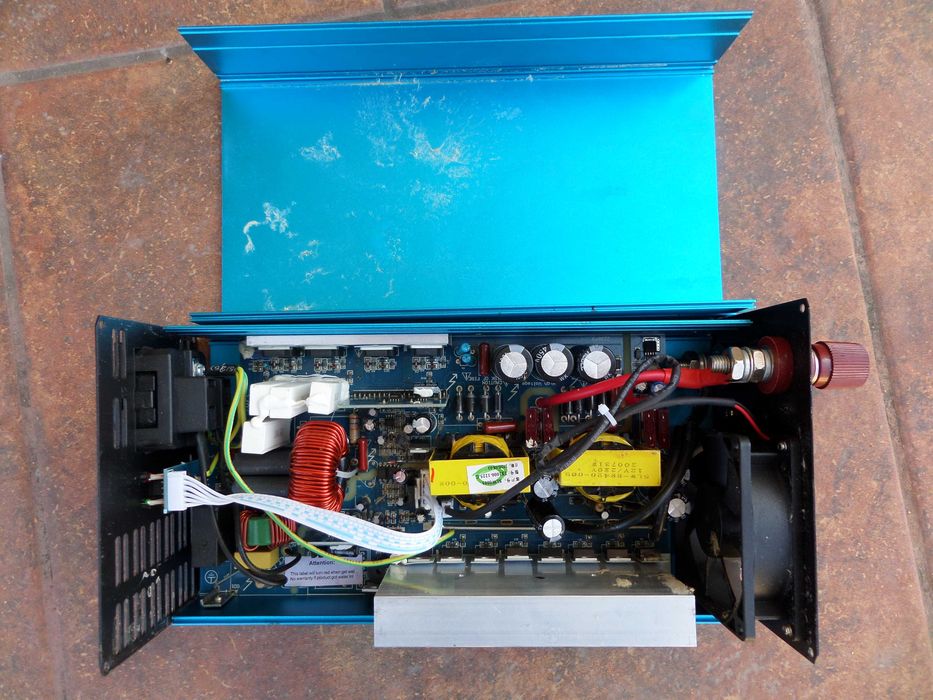 Invertor Solartronics unda pura 2000w Germany in protectie de reparat