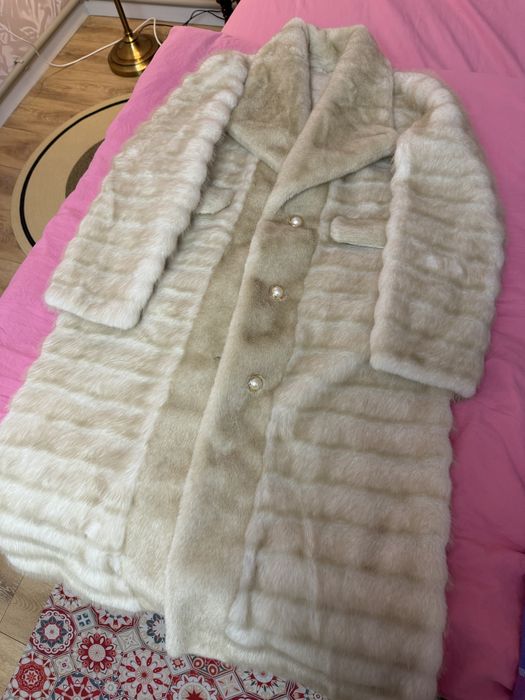 Женская шуба до колен