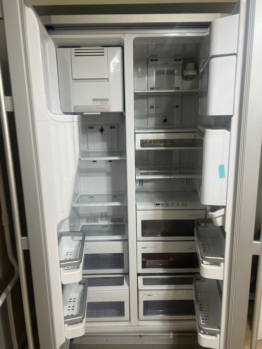 Холодильник Samsung