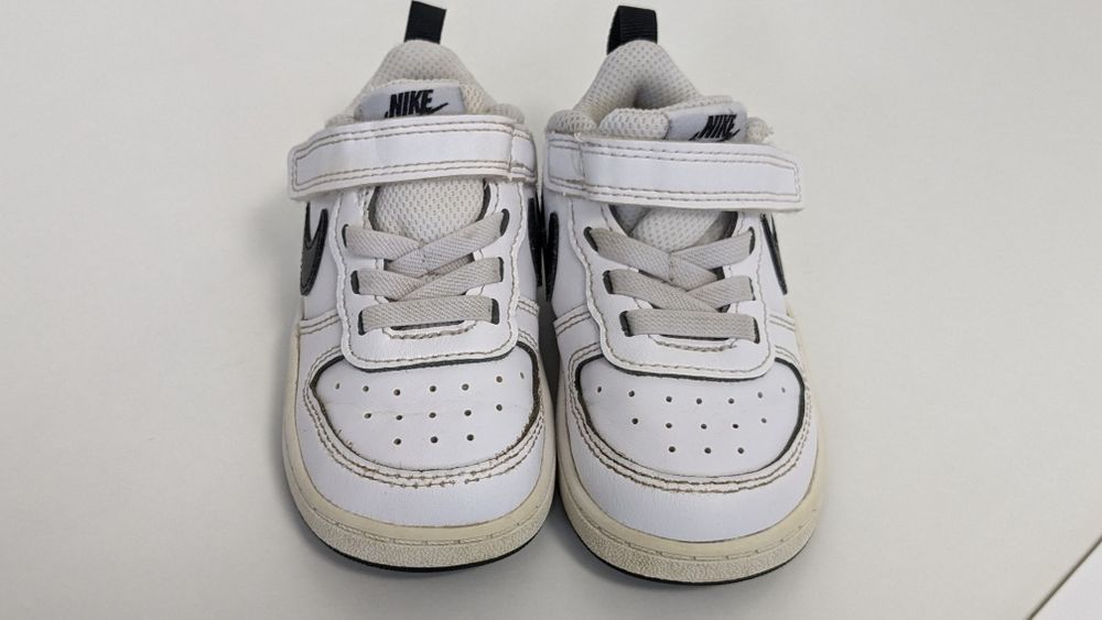 Vând sneakersi Nike mărimea 22