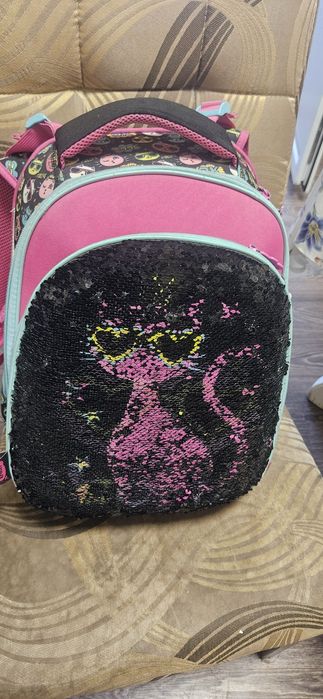 Продам рюкзак для девочки б.у.