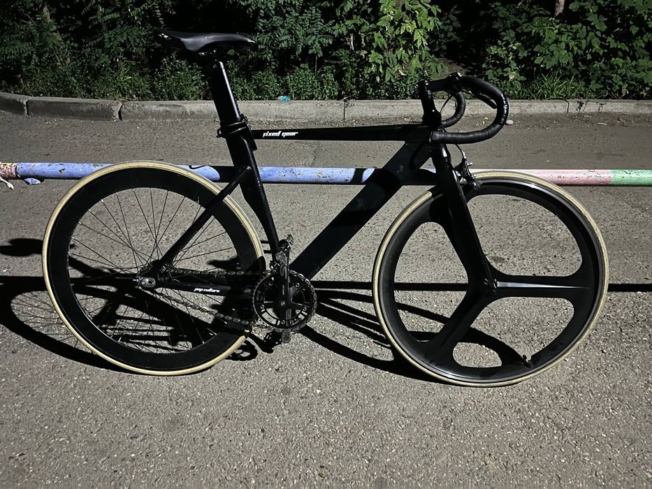 Фикс      черный