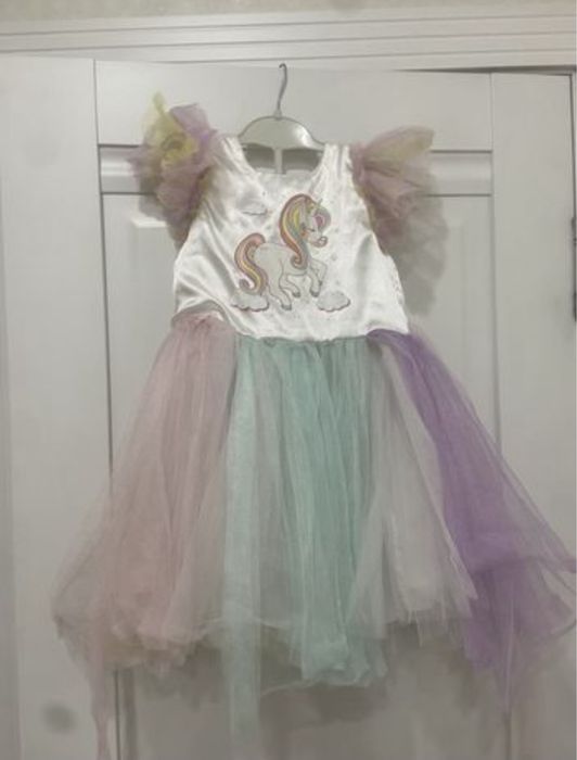 Продаются платья, кофты на девочку