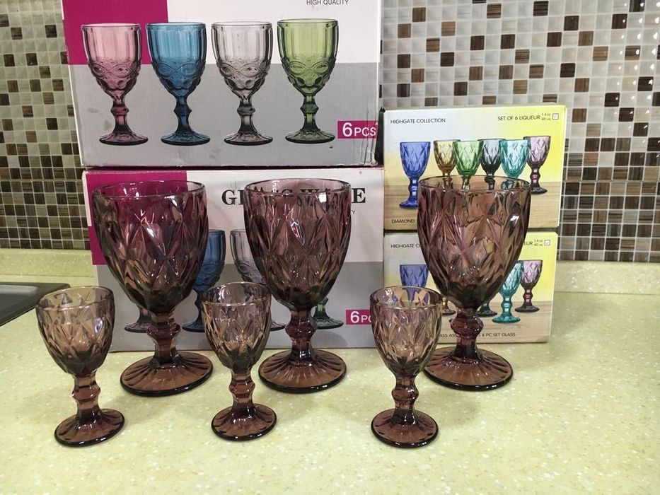 Продаётся фужеры и рюмки ,красивая расцветка .Новые