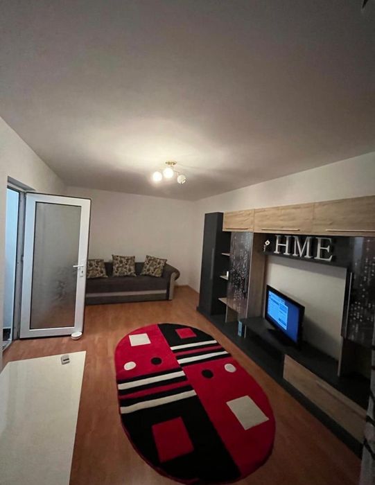 Ofer spre  inchiriere un apartament  cu 2 camere decomandat