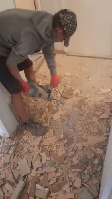 Demolăm case,pregătim apartmente pentru finisaje