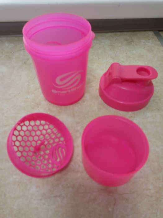 Продам шейкеры 2шт  для напитков и спорта.30 тыс за 2шт