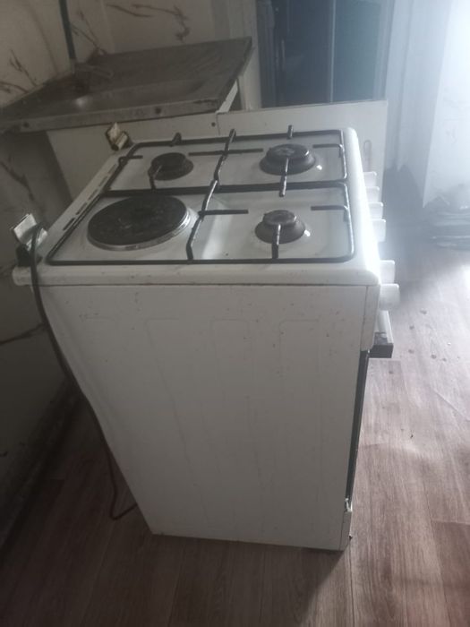 Продам газ плиту