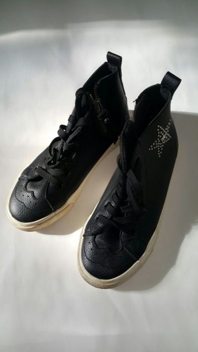 Продаётся детская обувь