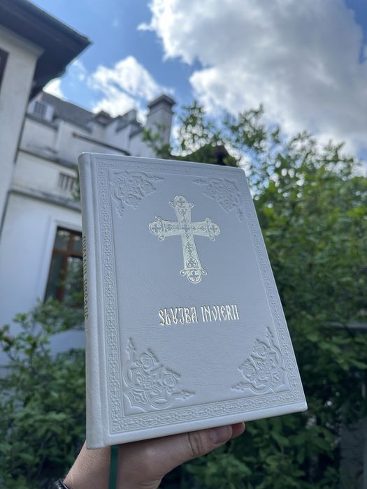 Slujba Invierii legată în piele naturală