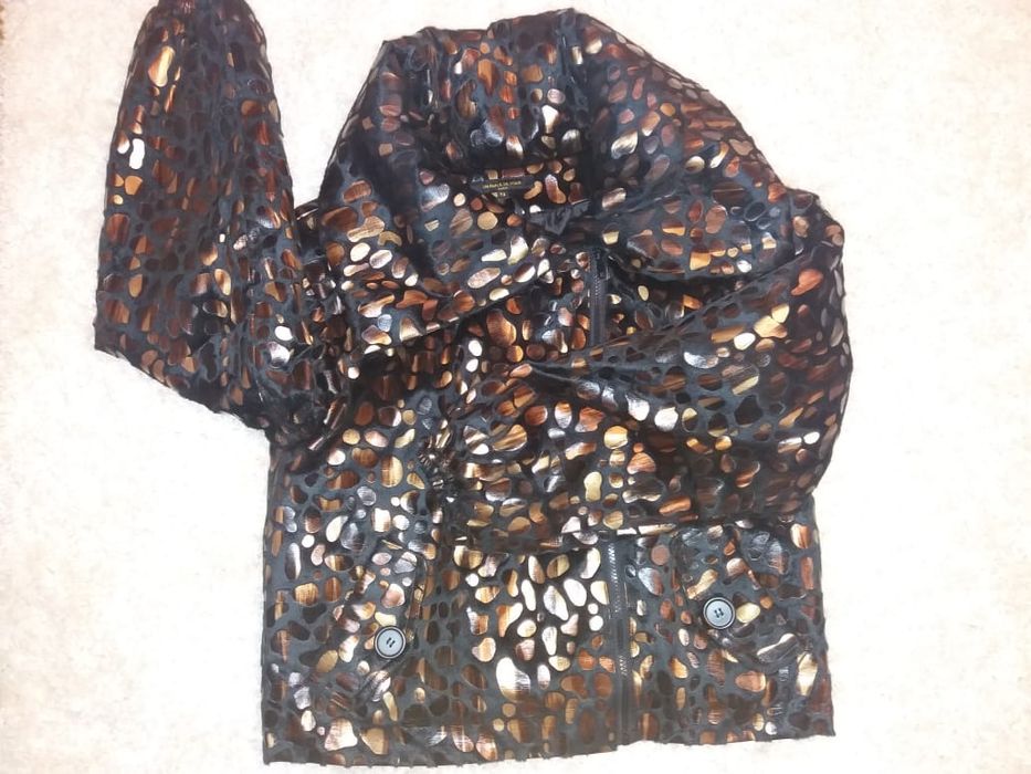 Легкая модная курточка