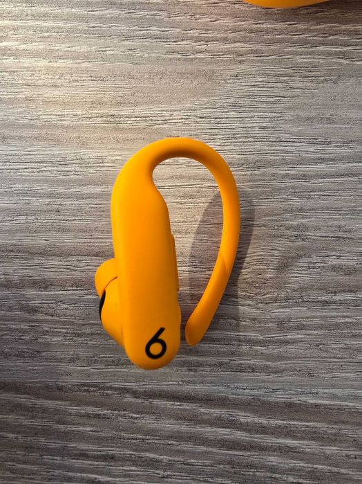 Powerbeats pro 2 оранжевые б/у