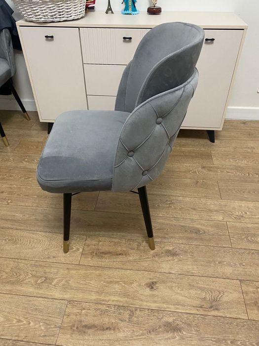 Продам комплект стульев 4 штуки