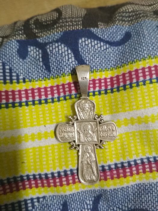 Продам серебряный крестик