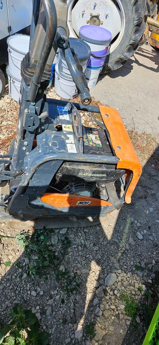 Вибро плоча трамбовка