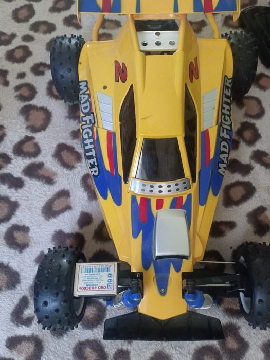 Продам радиоуправляемую машинку , багги