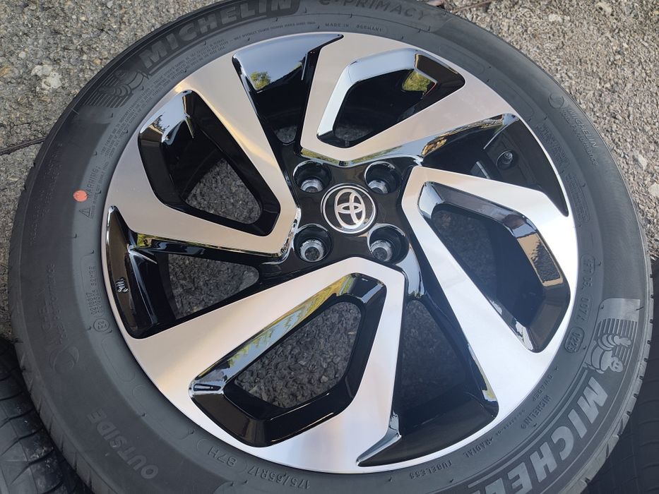 17" оригинални алуминиеви джанти за Toyota Aygo X.